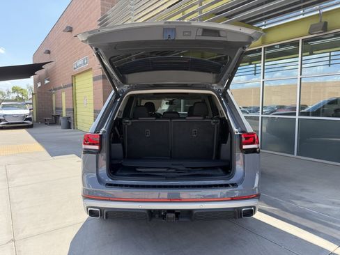 Used 2025 Volkswagen Atlas Peak Edition SE AWD/4WD image 38