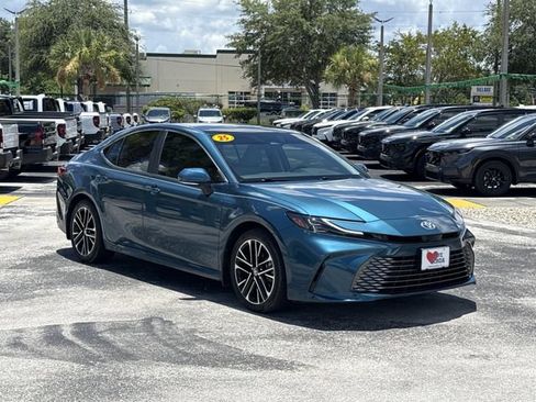Used 2025 Toyota Camry XLE FWD image 2