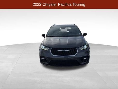 Used 2022 Chrysler Pacifica Touring image 2