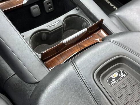 Used 2017 Cadillac Escalade ESV Premium Luxury image 31