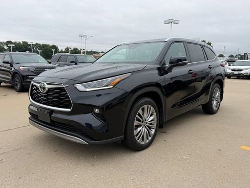 Used 2023 Toyota Highlander Platinum AWD/4WD image 7