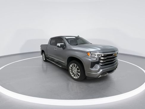 Used 2024 Chevrolet Silverado 1500 High Country w/ High Country Premium Package AWD/4WD image 3