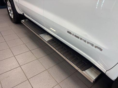 Used 2022 GMC Sierra 1500 SLT AWD/4WD image 11