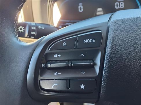 Used 2023 Hyundai Venue SEL image 27