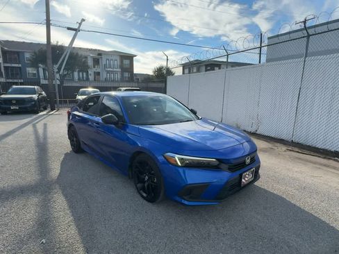 Used 2023 Honda Civic Sport image 2