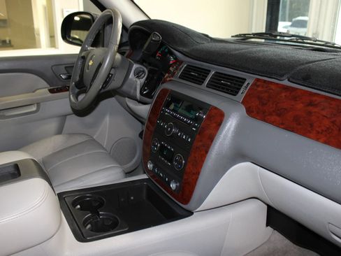 Used 2010 Chevrolet Avalanche LT w/ Luxury Package RWD image 31