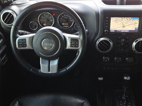 Used 2015 Jeep Wrangler Unlimited Rubicon image 22