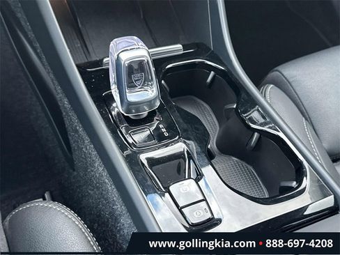 Used 2025 Volvo XC40 B5 Plus image 29