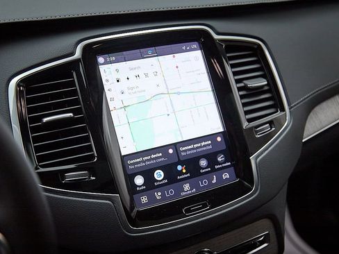 Certified 2023 Volvo XC90 T8 Ultimate w/ Lounge Package image 16