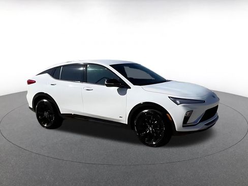 Used 2025 Buick Envista Sport Touring image 2