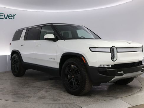 Used 2024 Rivian R1S Adventure image 13