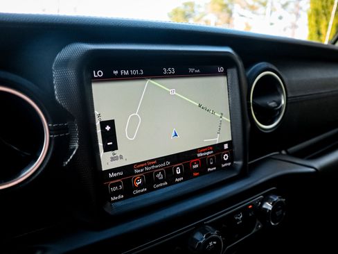 Used 2022 Jeep Wrangler Unlimited Sahara w/ Cold Weather Group image 24