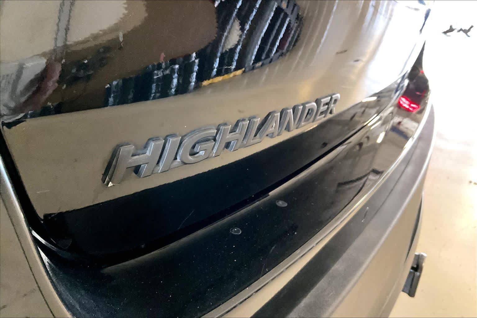 Used 2017 Toyota Highlander Limited AWD/4WD image 9
