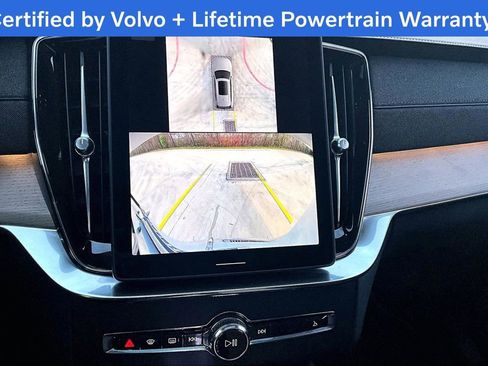 Certified 2025 Volvo XC90 B6 Plus image 30