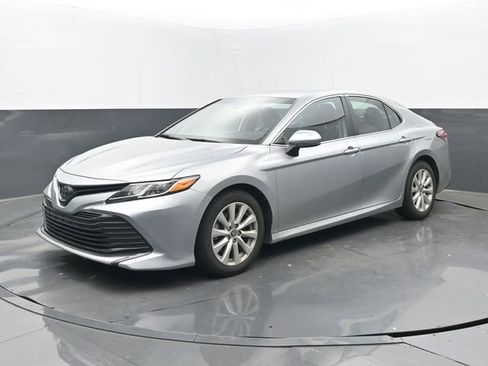 Used 2020 Toyota Camry LE image 8