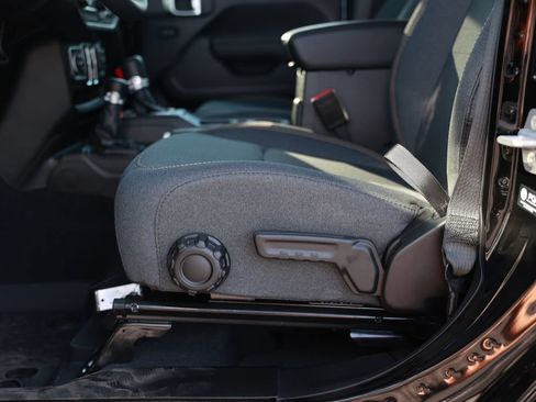 New 2026 Jeep Gladiator Sport AWD/4WD image 16