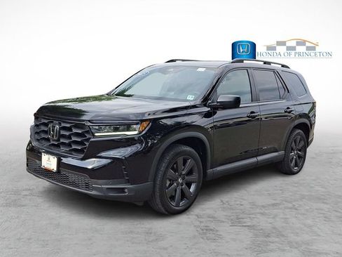 Certified 2025 Honda Pilot Sport image 3