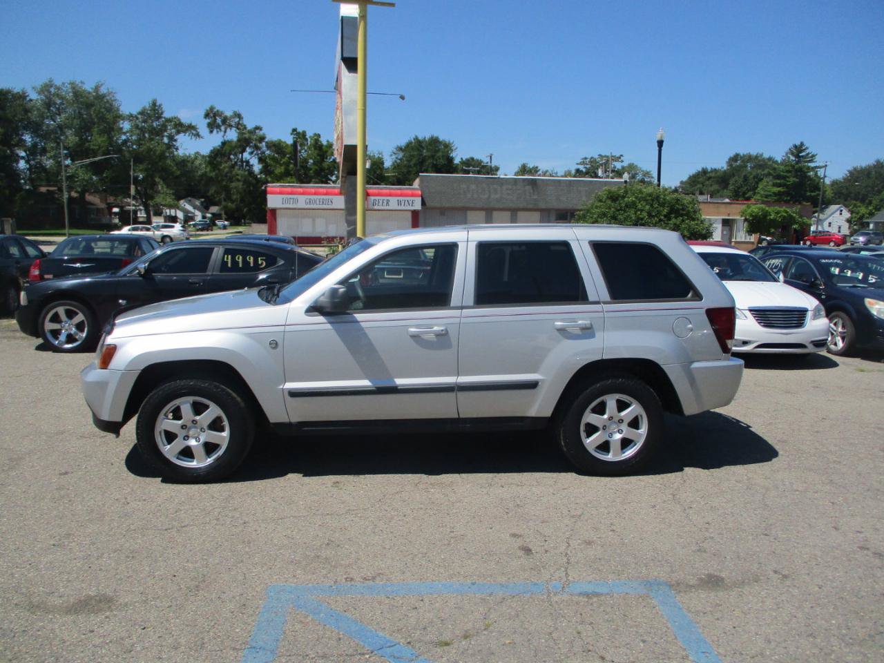 Used 2008 Jeep Grand Cherokee Laredo w/ Trailer Tow Group IV AWD/4WD image 4