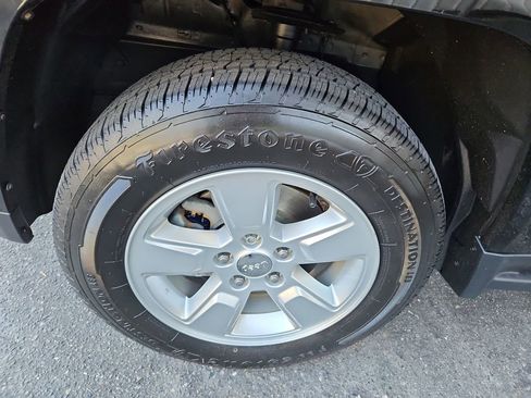 Used 2016 Jeep Compass Latitude image 27