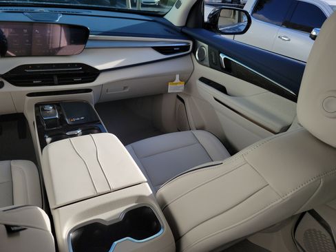 New 2026 Buick Enclave Avenir image 18