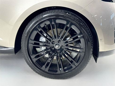 Used 2025 Land Rover Range Rover SE AWD/4WD image 40