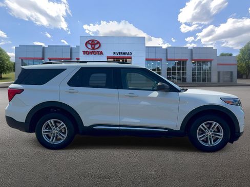 Used 2022 Ford Explorer XLT AWD/4WD image 3