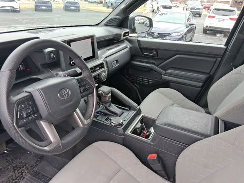 Used 2025 Toyota Tacoma SR5 AWD/4WD image 14