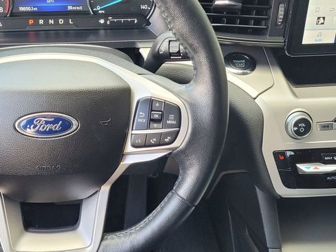 Used 2022 Ford Explorer XLT image 14