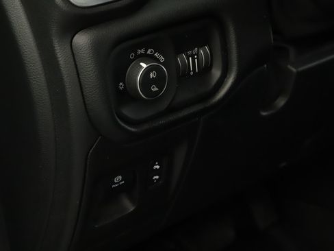 Used 2021 RAM 1500 Laramie AWD/4WD image 9