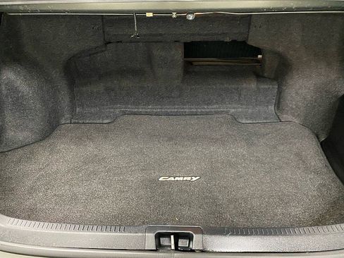 Used 2012 Toyota Camry XLE w/ Leather Pkg image 12