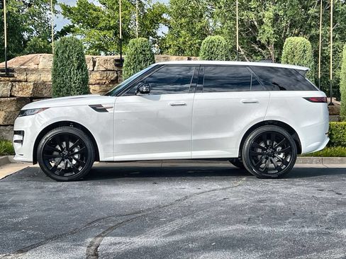 New 2026 Land Rover Range Rover Sport Dynamic SE AWD/4WD image 2