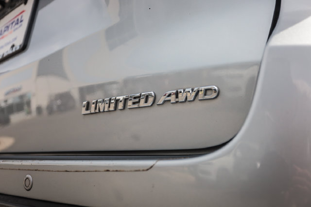 Used 2015 Toyota Highlander Limited Platinum AWD/4WD image 16