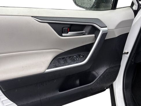 Used 2019 Toyota RAV4 XLE w/ Carpet Mat Package FWD image 18