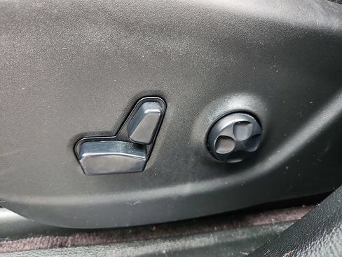 Used 2019 Jeep Cherokee Latitude Plus FWD image 15