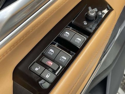 Used 2024 Jeep Grand Wagoneer Series III w/ Rear Seat Video Group 1 AWD/4WD image 19
