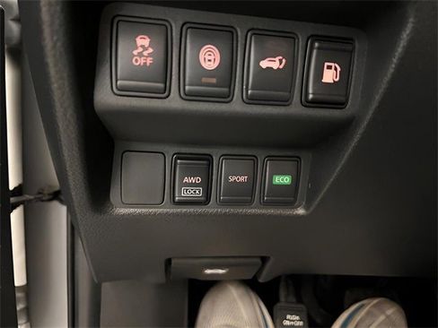 Used 2020 Nissan Rogue SV image 20