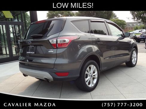 Used 2017 Ford Escape SE FWD image 4