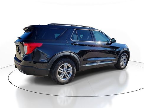Used 2022 Ford Explorer XLT AWD/4WD image 4