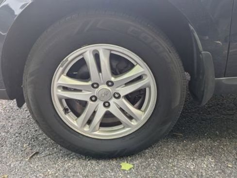 Used 2010 Hyundai Santa Fe GLS image 9