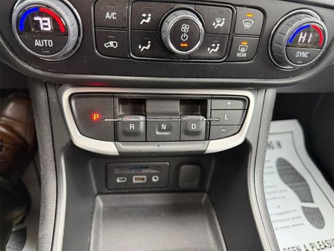 Used 2023 GMC Terrain SLT image 20