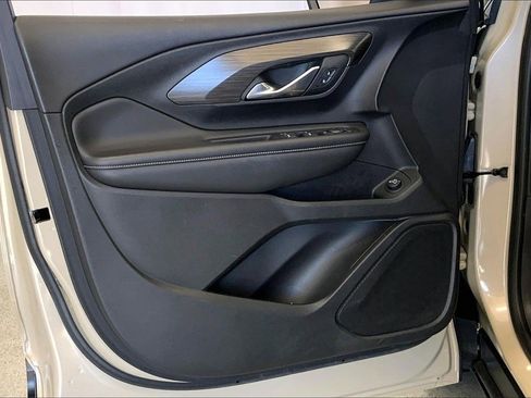 Used 2023 GMC Terrain SLE w/ Driver Convenience Package image 25