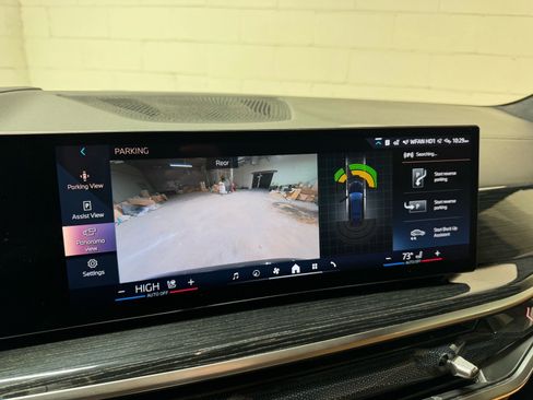 Used 2024 BMW X7 xDrive40i w/ M Sport Package AWD/4WD image 17