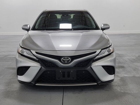 Used 2018 Toyota Camry XSE FWD image 3