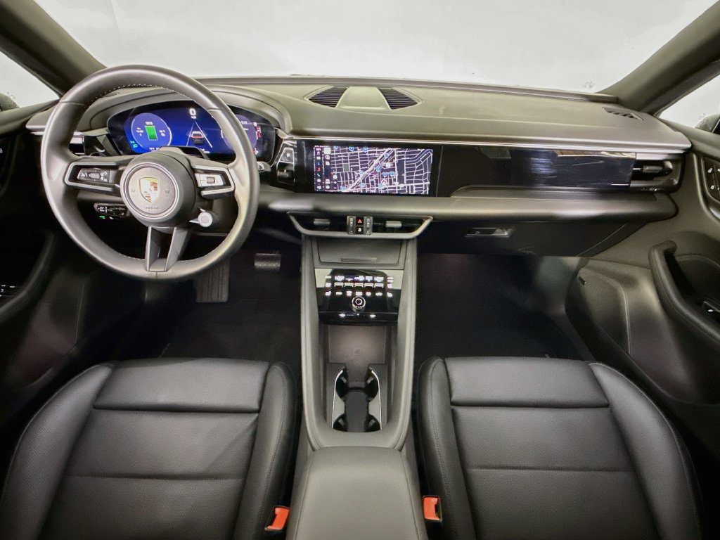 Certified 2026 Porsche Macan Electric RWD image 11