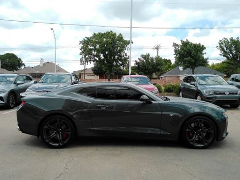 Used 2018 Chevrolet Camaro SS RWD image 5