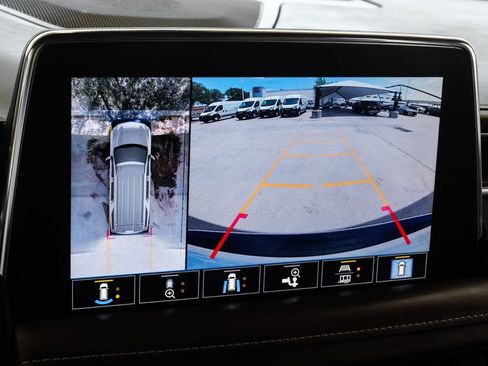 Used 2021 Chevrolet Suburban High Country RWD image 21