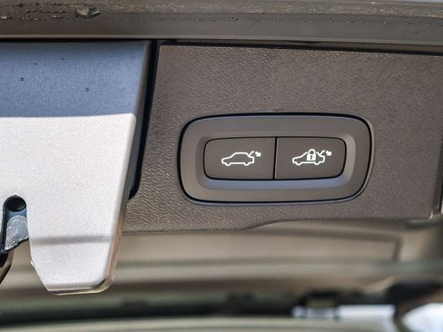 New 2026 Volvo XC60 B5 Ultra w/ Climate Package image 28