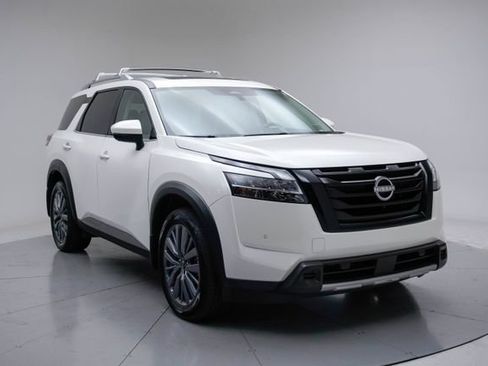 Used 2023 Nissan Pathfinder SL w/ SL Premium Package AWD/4WD image 12