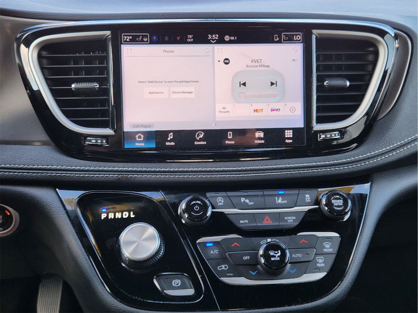 Used 2025 Chrysler Pacifica Select FWD image 18