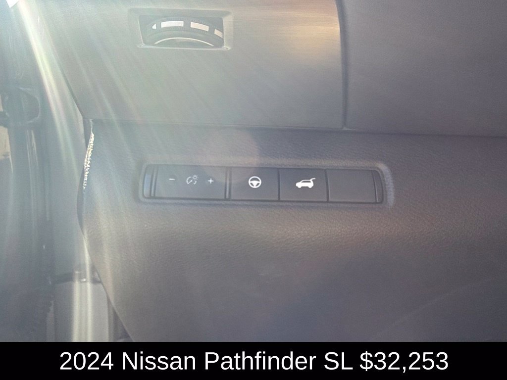 Used 2024 Nissan Pathfinder SL AWD/4WD image 28